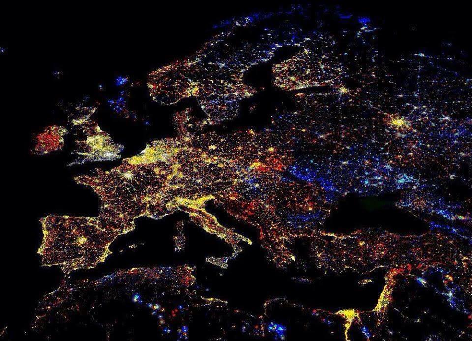 960x693, 118 Kb / свет, ночь, европа, политота