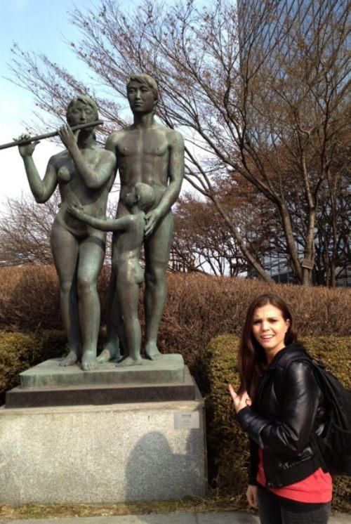 500x746, 86 Kb / памятник, девушка, WTF?