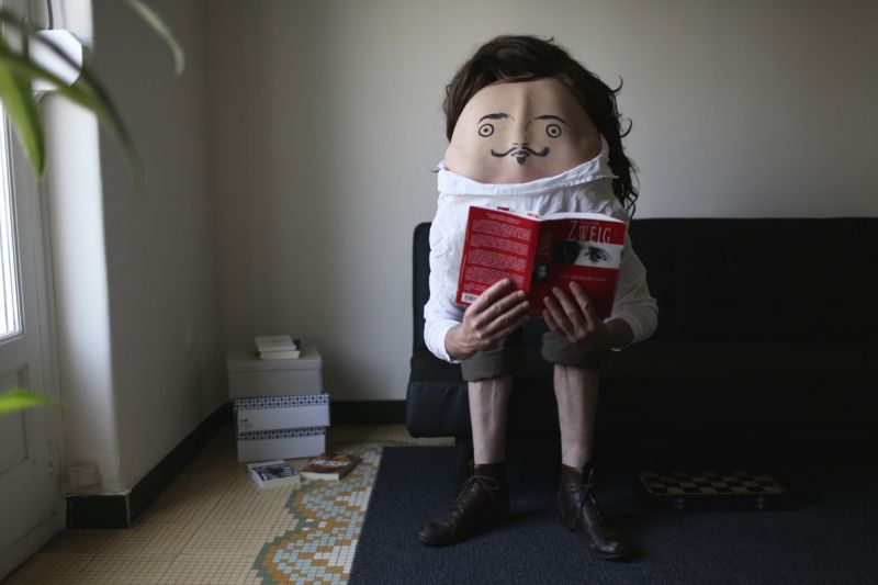 800x533, 35 Kb / большеголовый друг, книга, коробки, шахматы