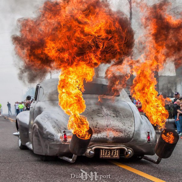 604x604, 99 Kb / авто, огонь