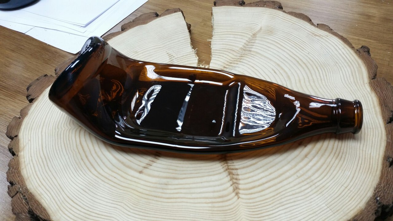 1280x720, 184 Kb / пепельница, бутылка