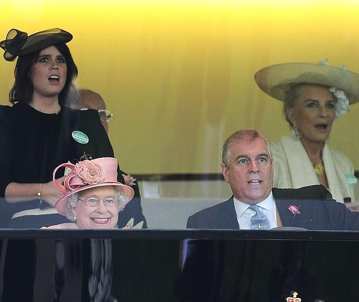 726x610, 49 Kb / Королева, улыбка