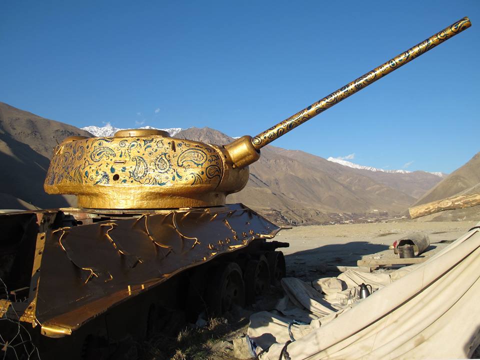 960x720, 78 Kb / Танк, роспись, горы, палатка