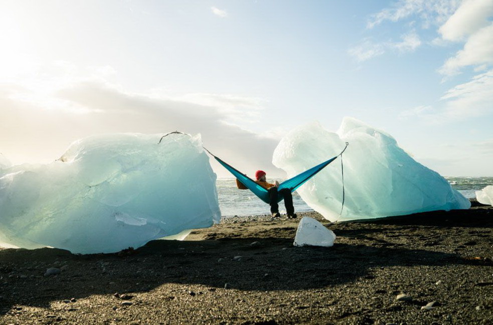 983x649, 180 Kb / гамак, льдина, скала