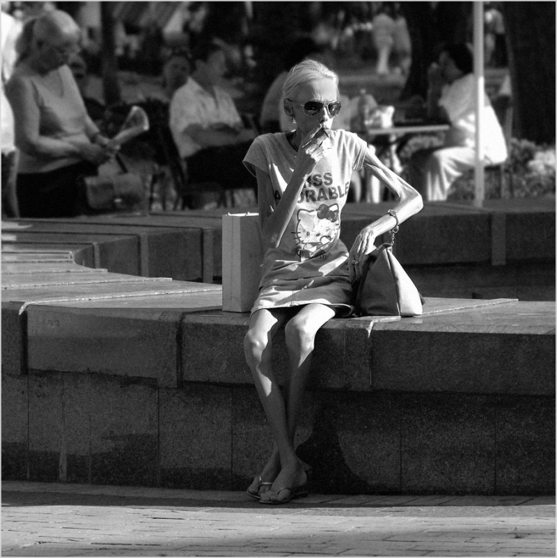 800x801, 134 Kb / анорексия, ч/б, перекур