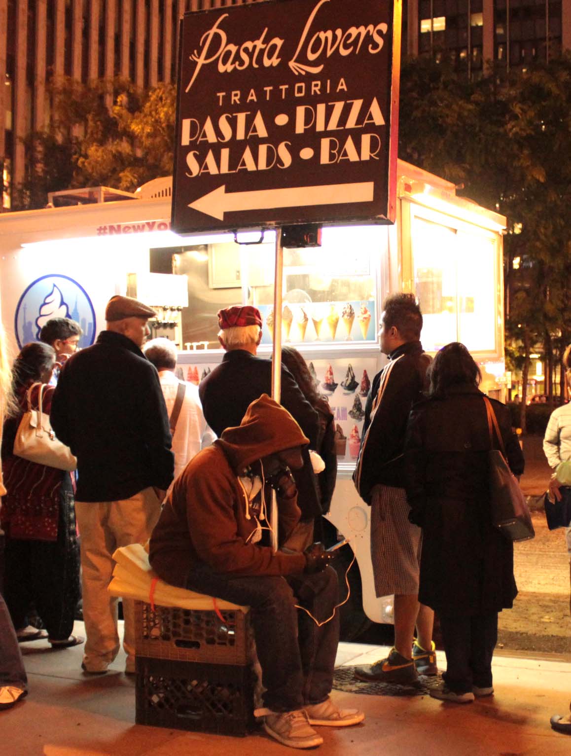 1158x1533, 189 Kb / Чёрный, реклама, Нью-Йорк, мороженое