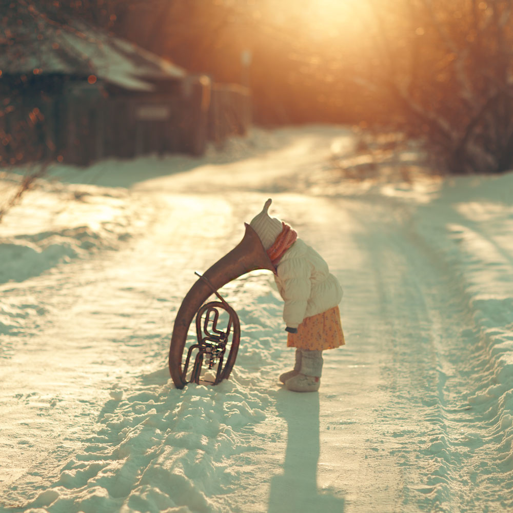 1000x1000, 256 Kb / девочка, альт, снег, валенки, дорога, труба