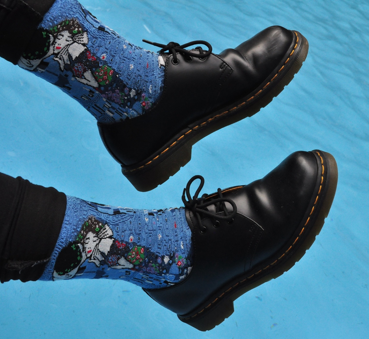 1280x1175, 379 Kb / ботинки, носки, климт, густав, поцелуй