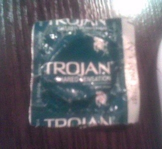 326x300, 66 Kb / презерватив, троян