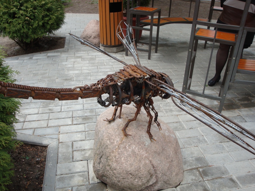 1024x768, 320 Kb / стрекоза, механика, металлолом, запчасти