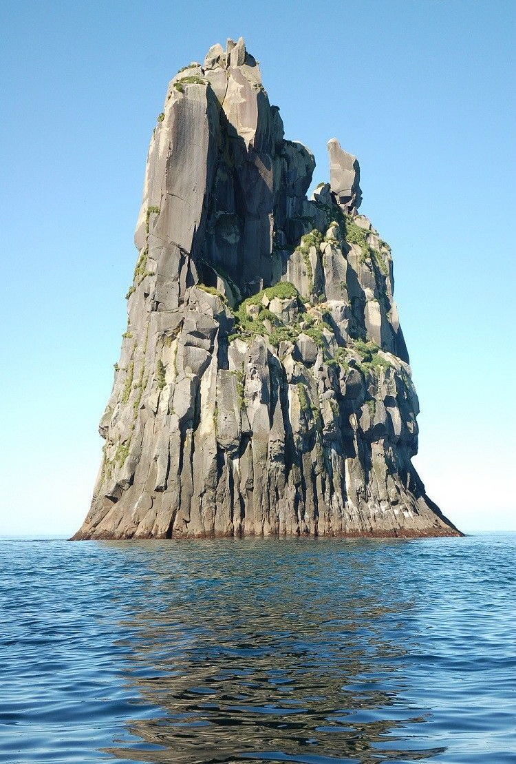 750x1109, 378 Kb / скала, море, вода