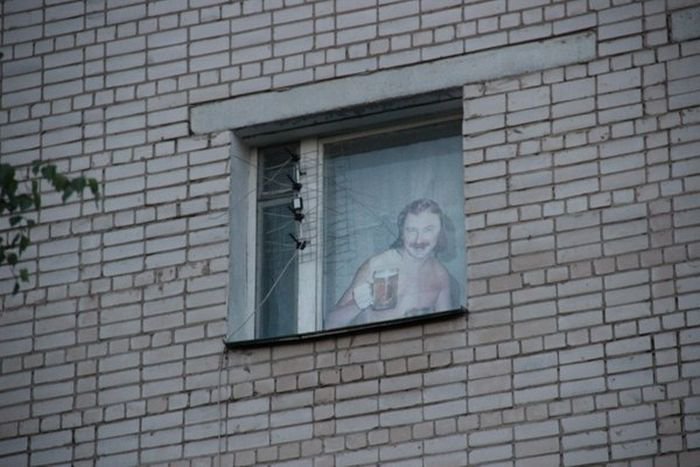 700x467, 62 Kb / николаев, пиво, окно, антенна