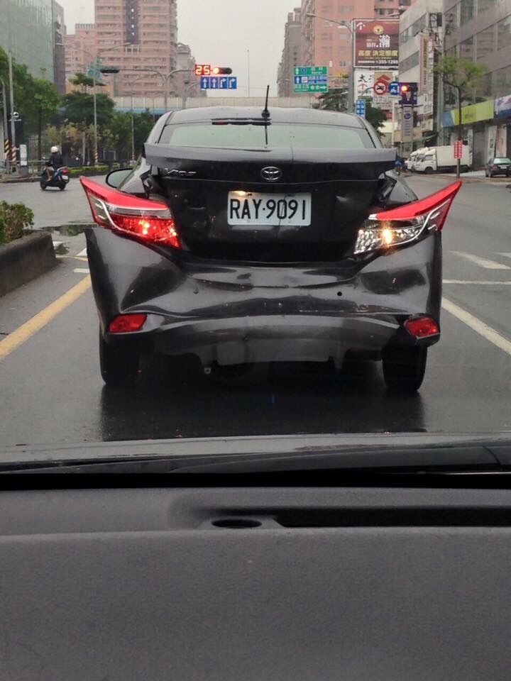 720x960, 95 Kb / авария, авто, трансформер, тойота