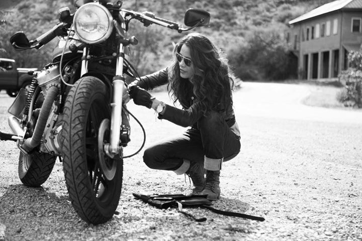 720x479, 71 Kb / девушка, мотоцикл, ч/б