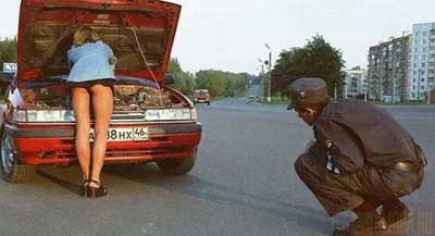 400x217, 23 Kb / машина, ремонт, юбка, мент