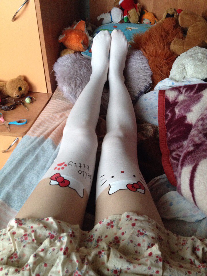 720x960, 169 Kb / чулки, хелло китти, игрушки, ноги