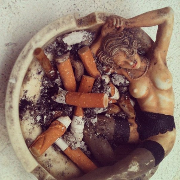 604x604, 82 Kb / пепельница, бычки