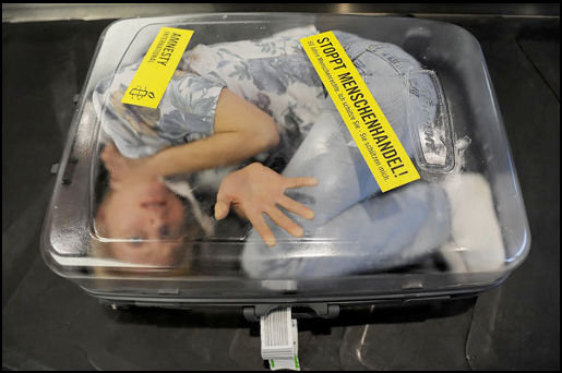 515x342, 38 Kb / чемодан, прозрачный, девушка