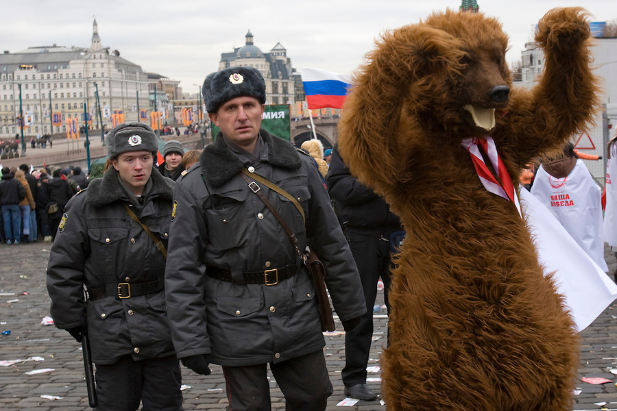 900x600, 265 Kb / полиция, медведь