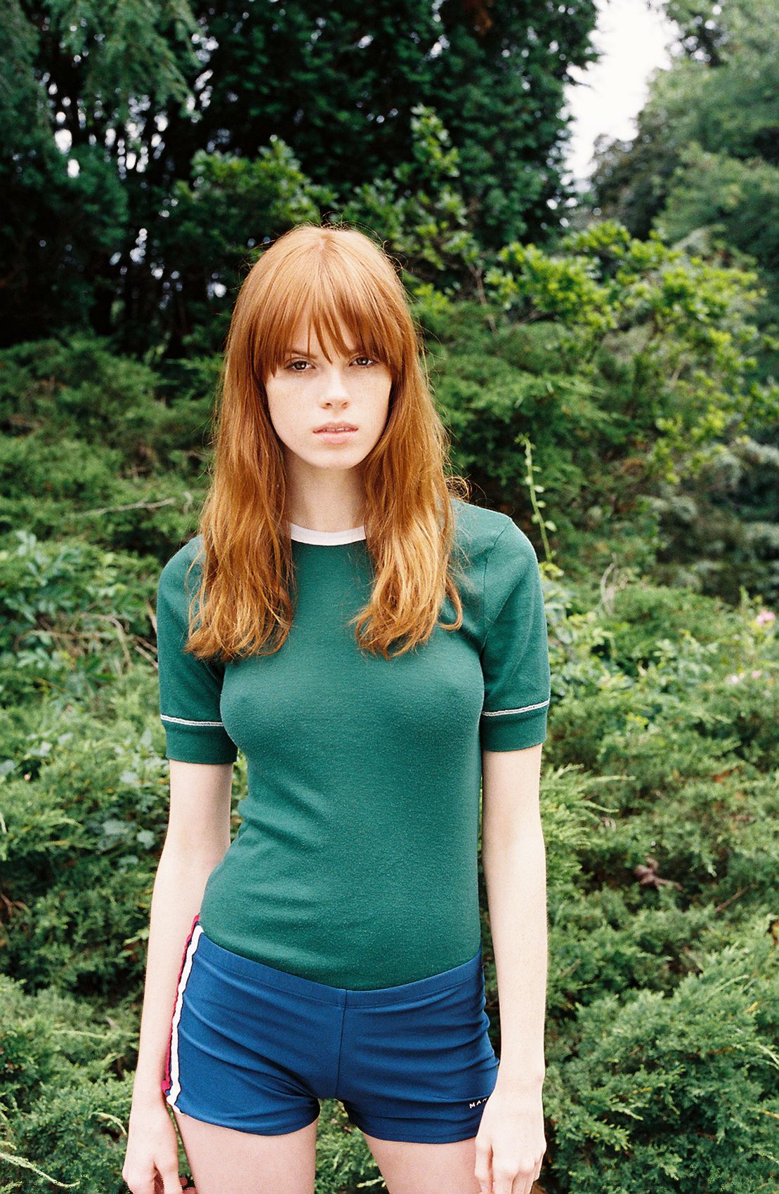 1109x1700, 385 Kb / рыжая, соски, шорты