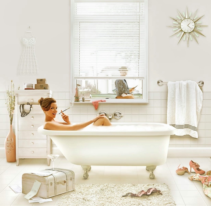 699x681, 252 Kb / ванна, девушка, мундштук, туфли, окно, часы