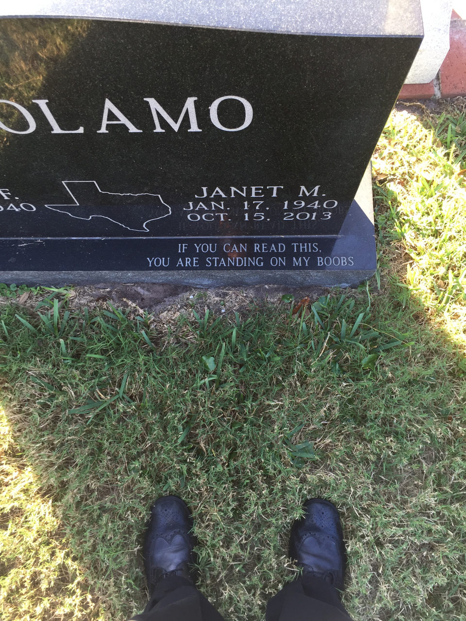 960x1280, 399 Kb / могила, сиськи