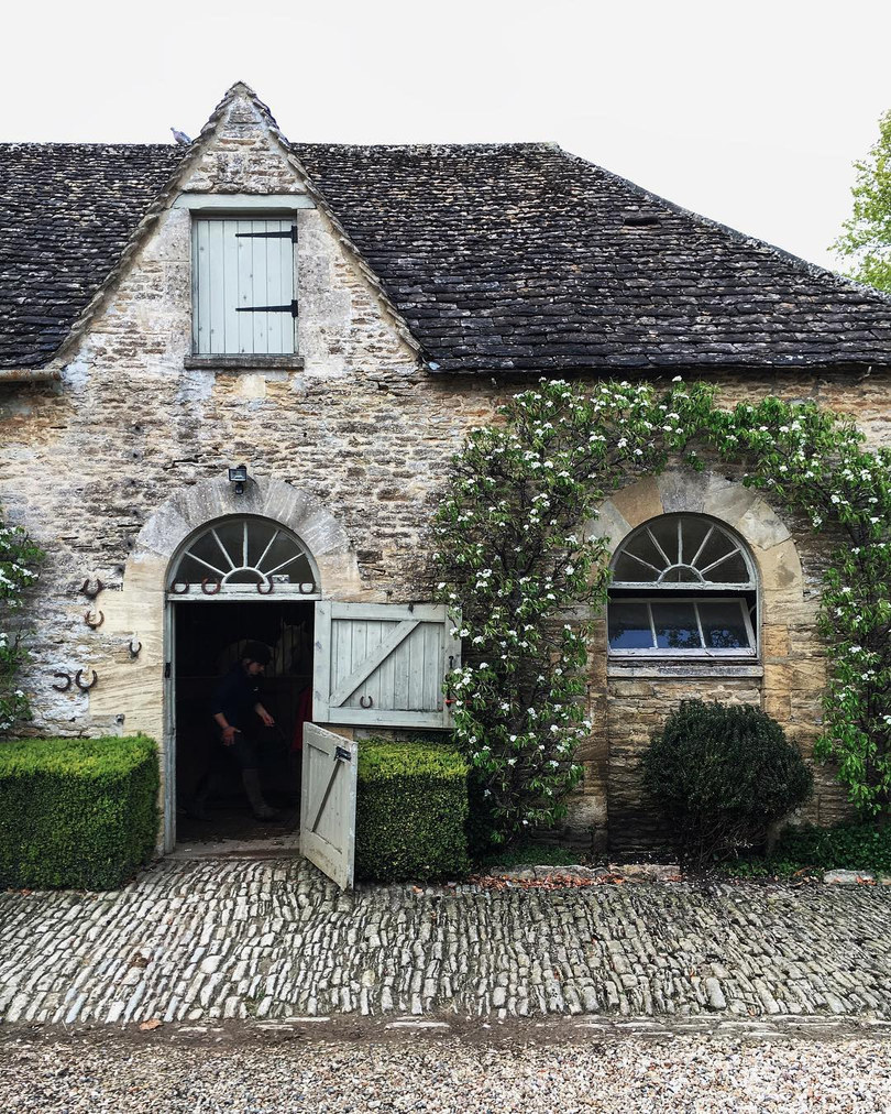 810x1012, 398 Kb / дом, ландшафт, цветы, черепица