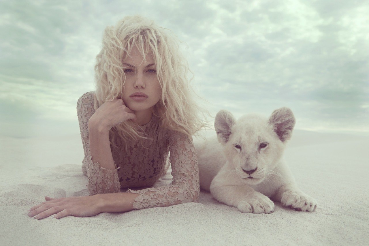 1280x853, 144 Kb / песок, львенок, блондинка