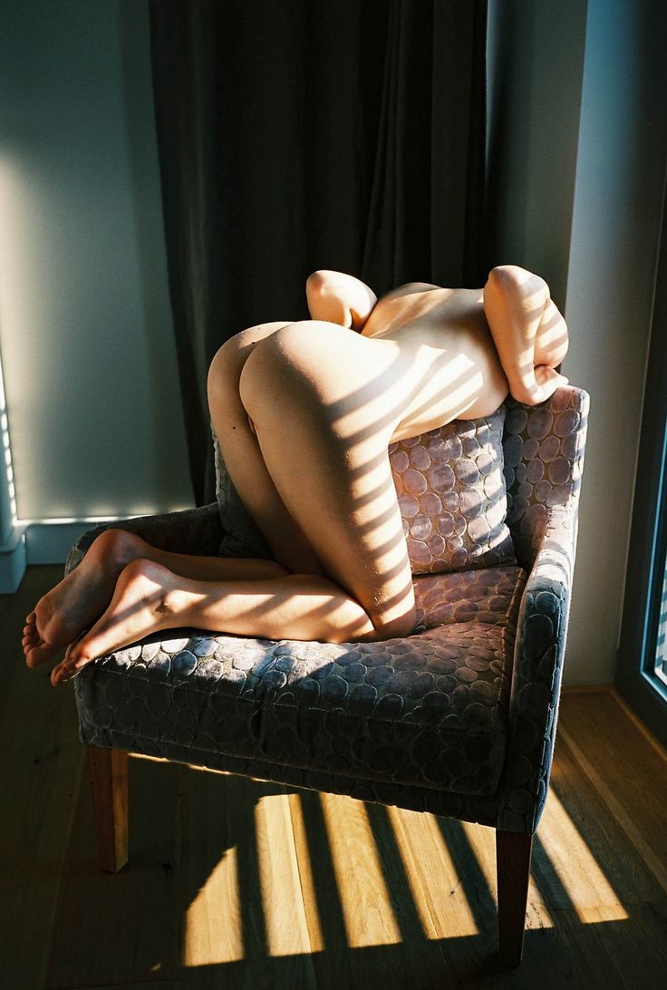 736x1092, 100 Kb / раком, кресло, голая, свет