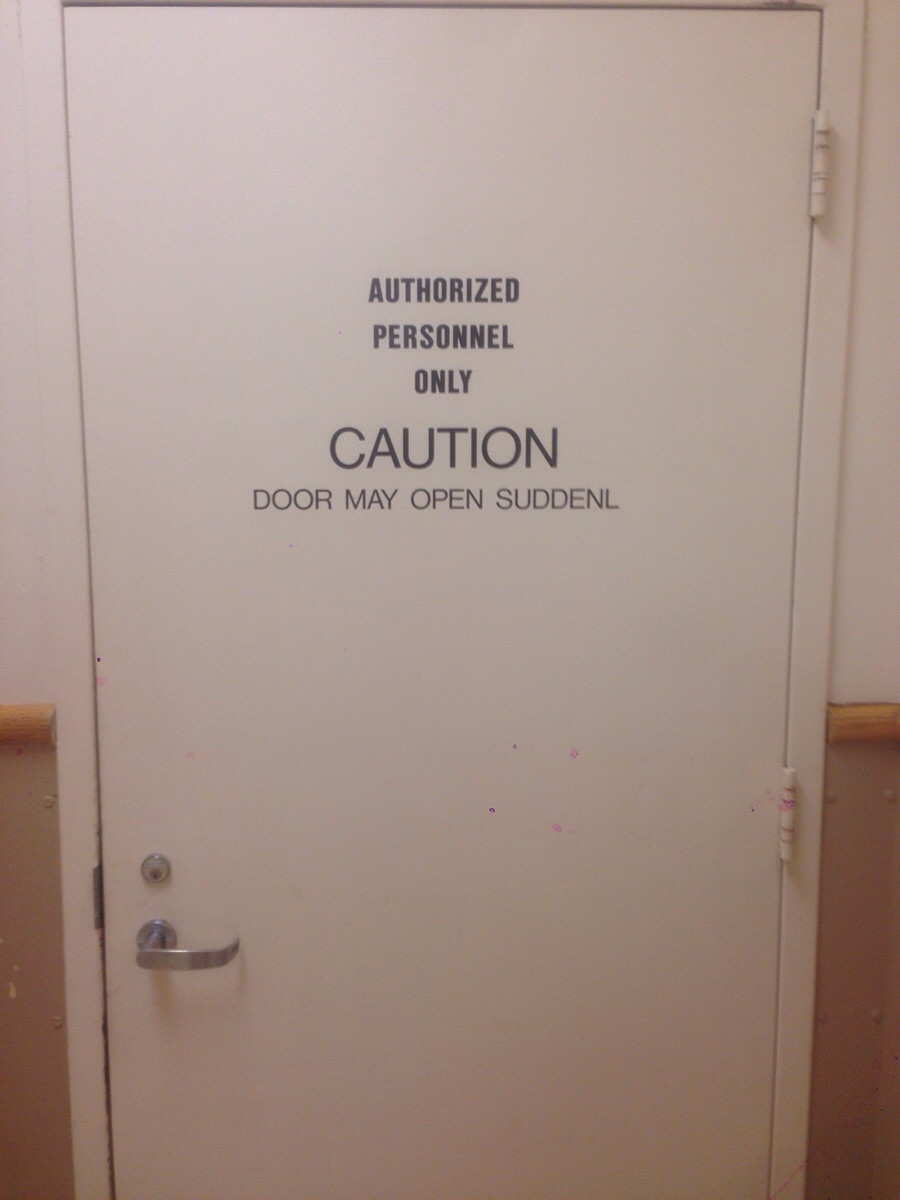 900x1200, 143 Kb / дверь, предупреждение, внезапно