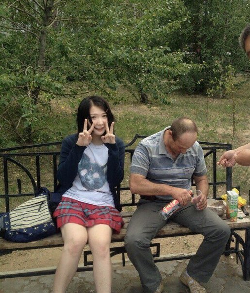 516x604, 108 Kb / лавочка, азиатка, крест, алкаш, клетчатая, юбка