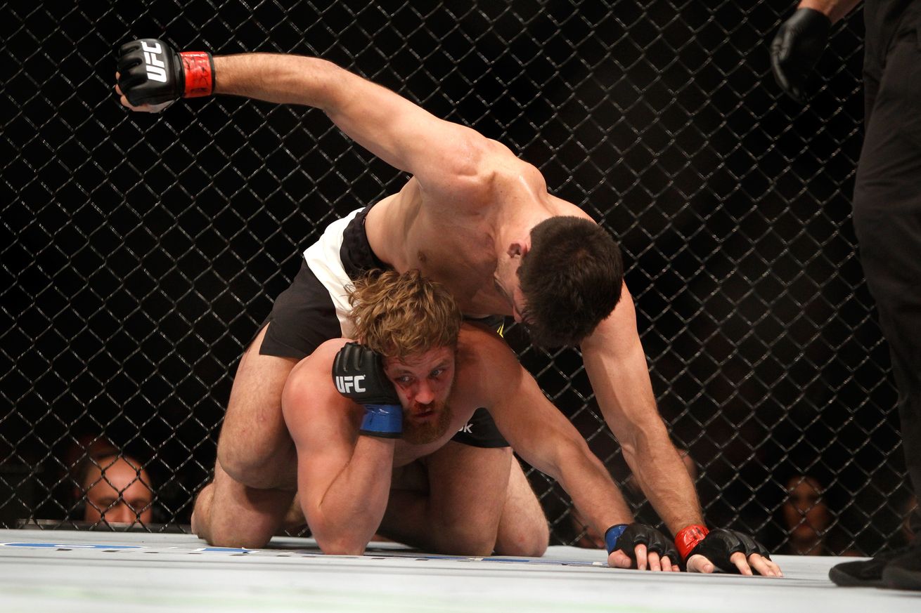 1310x873, 153 Kb / борьба, рестлеры, приуныл, сетка