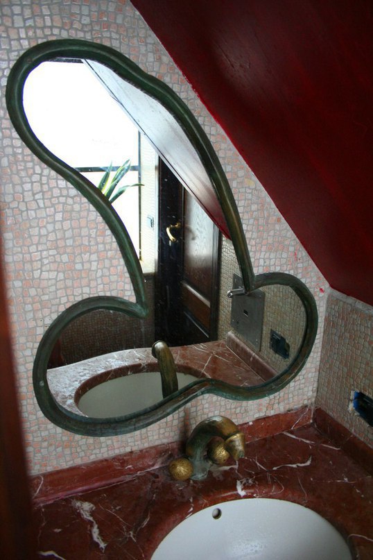 538x807, 92 Kb / зеркало, смеситель, член