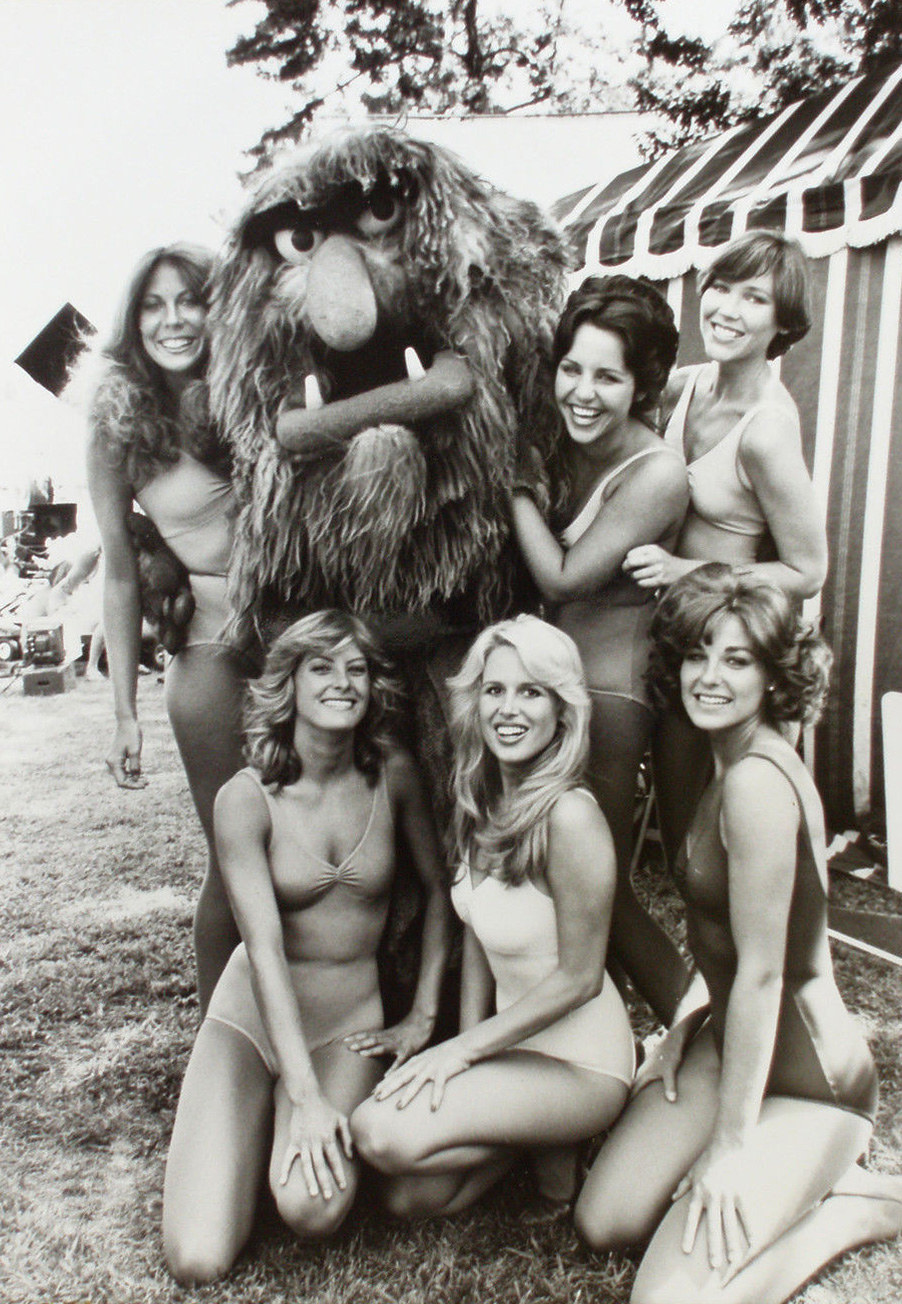 902x1304, 371 Kb / ч/б, девушки, маппет шоу, Свитамс,  Sweetums