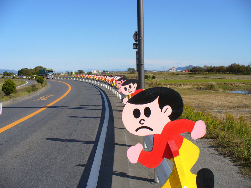 1000x750, 154 Kb / дорога, обочина, муляж, человечки, отбойник