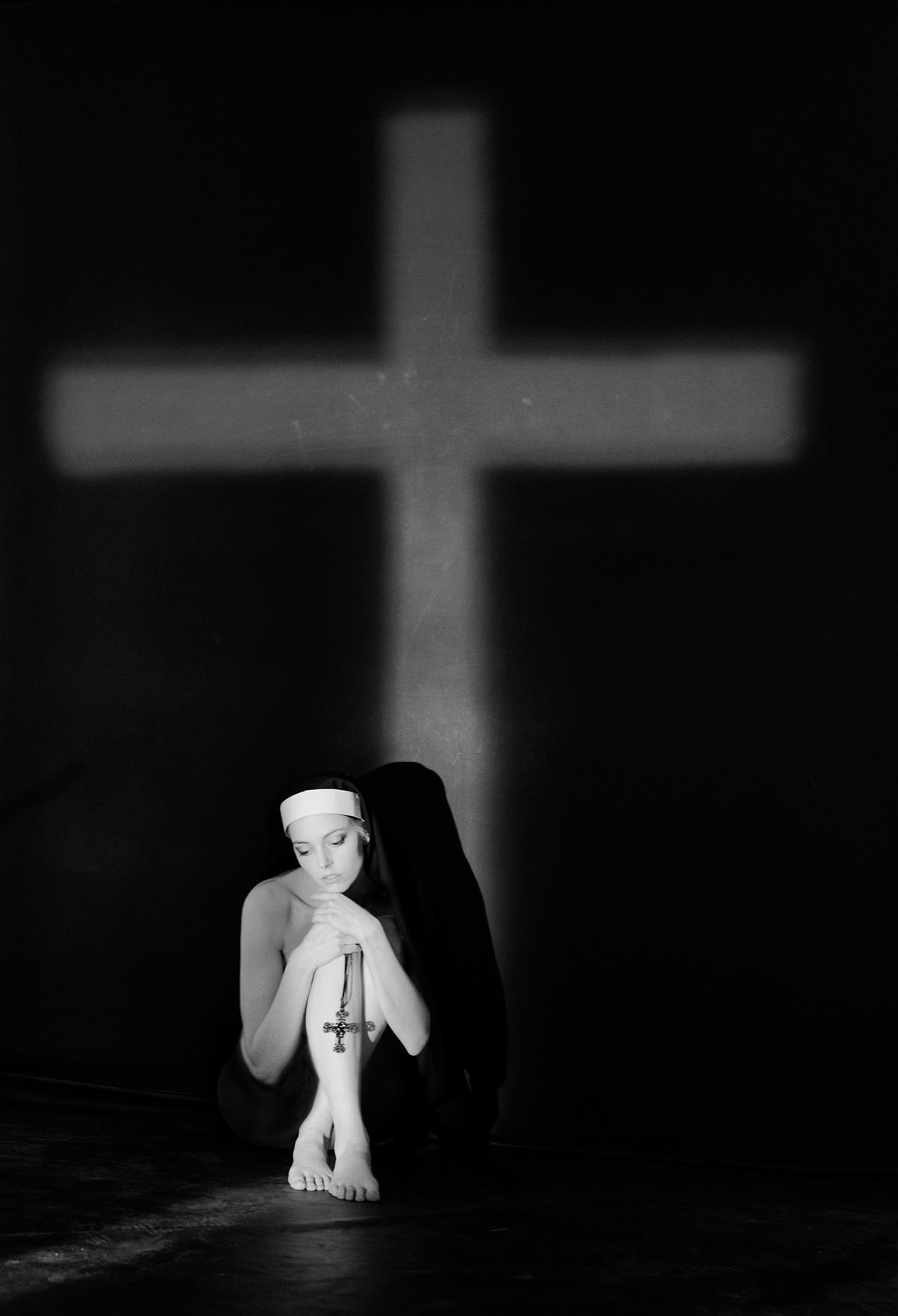 1200x1759, 129 Kb / крест, монашка