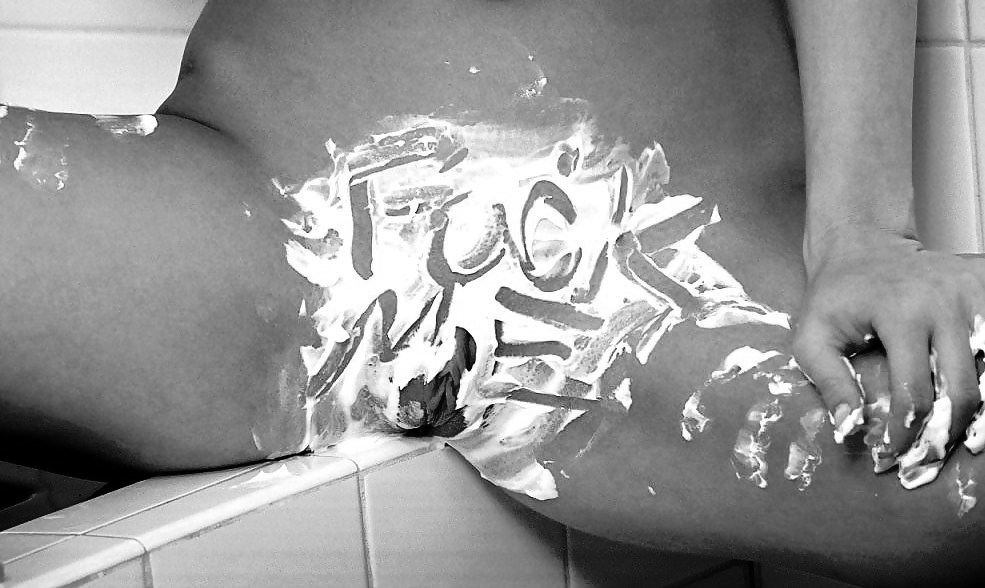 985x588, 113 Kb / пена, ч/б, fuck me