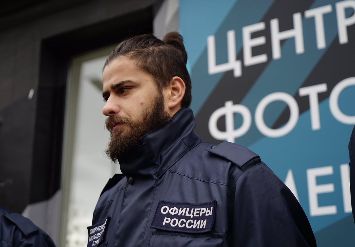 1199x834, 96 Kb / Джок Стёрджес, выставка, офицеры, политота