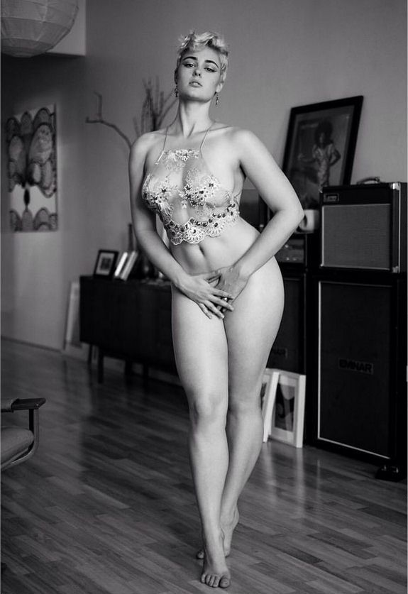 575x837, 57 Kb / картина, пышка, ч/б, Stefania Ferrario, Стефания Феррарио