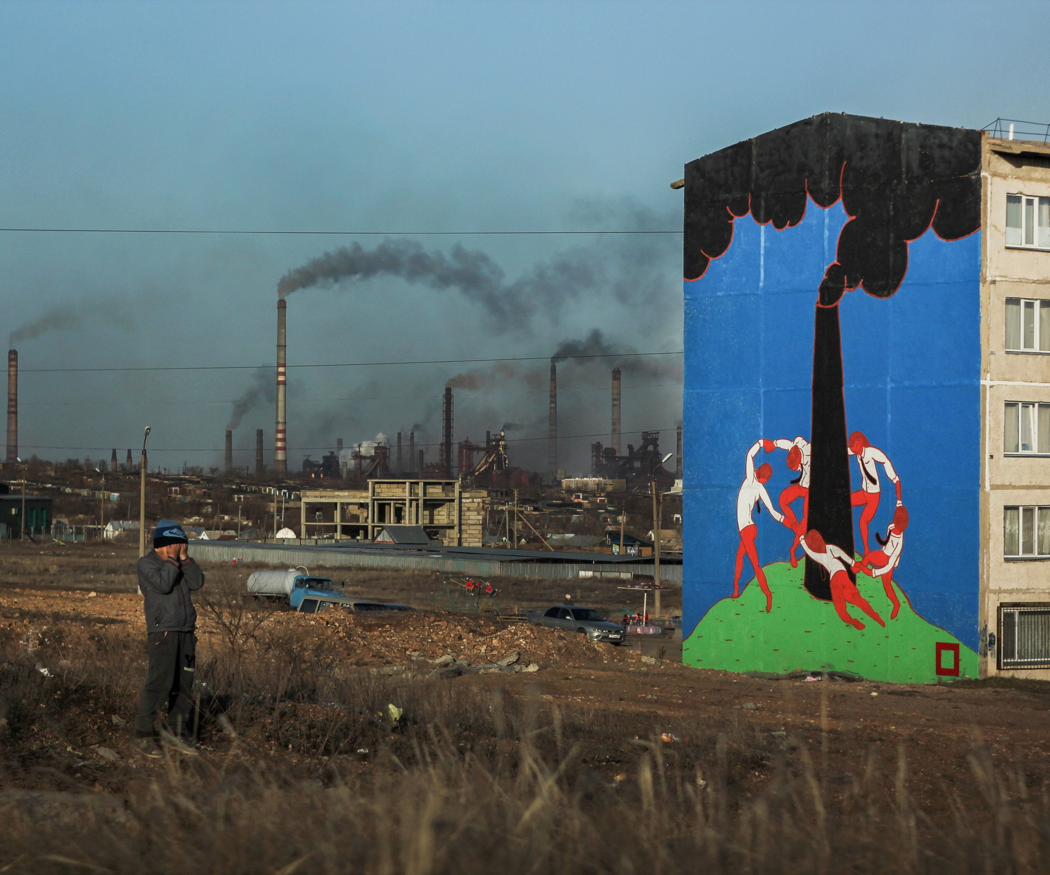 2048x1707, 593 Kb / труба, дым, казахстан, граффити