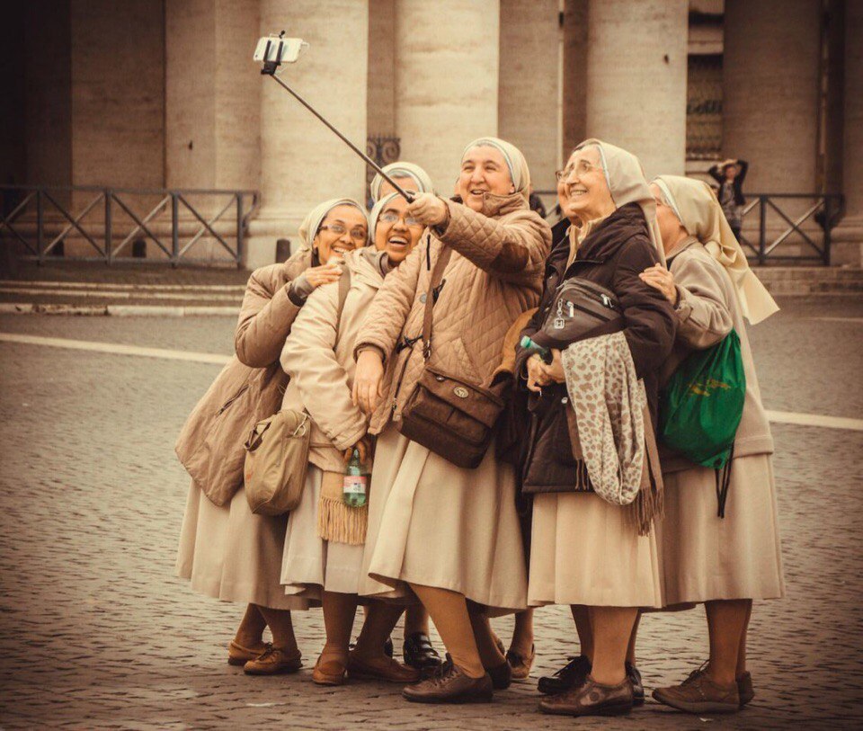 960x813, 170 Kb / бабки, селфи