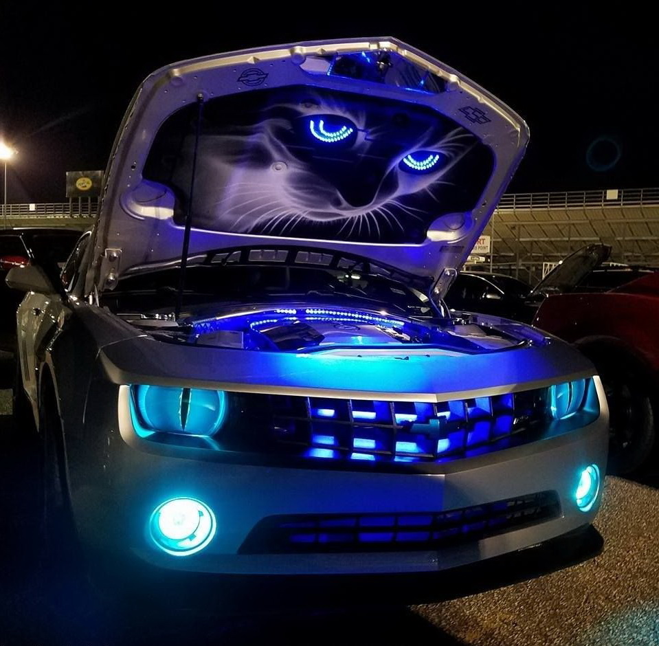 959x940, 227 Kb / chevrolet, неон, фары, капот, кот