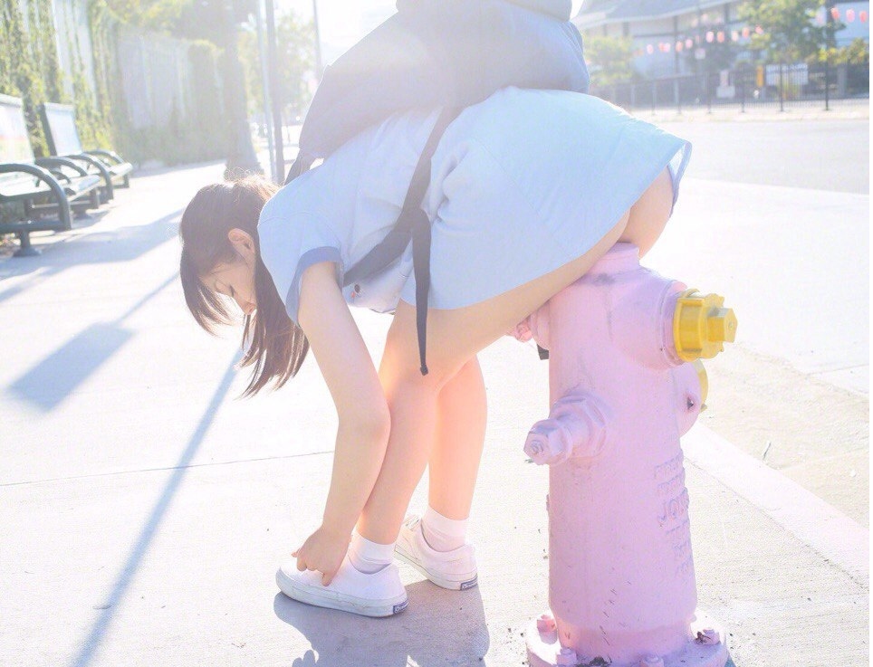 964x737, 187 Kb / шнурки, гидрант