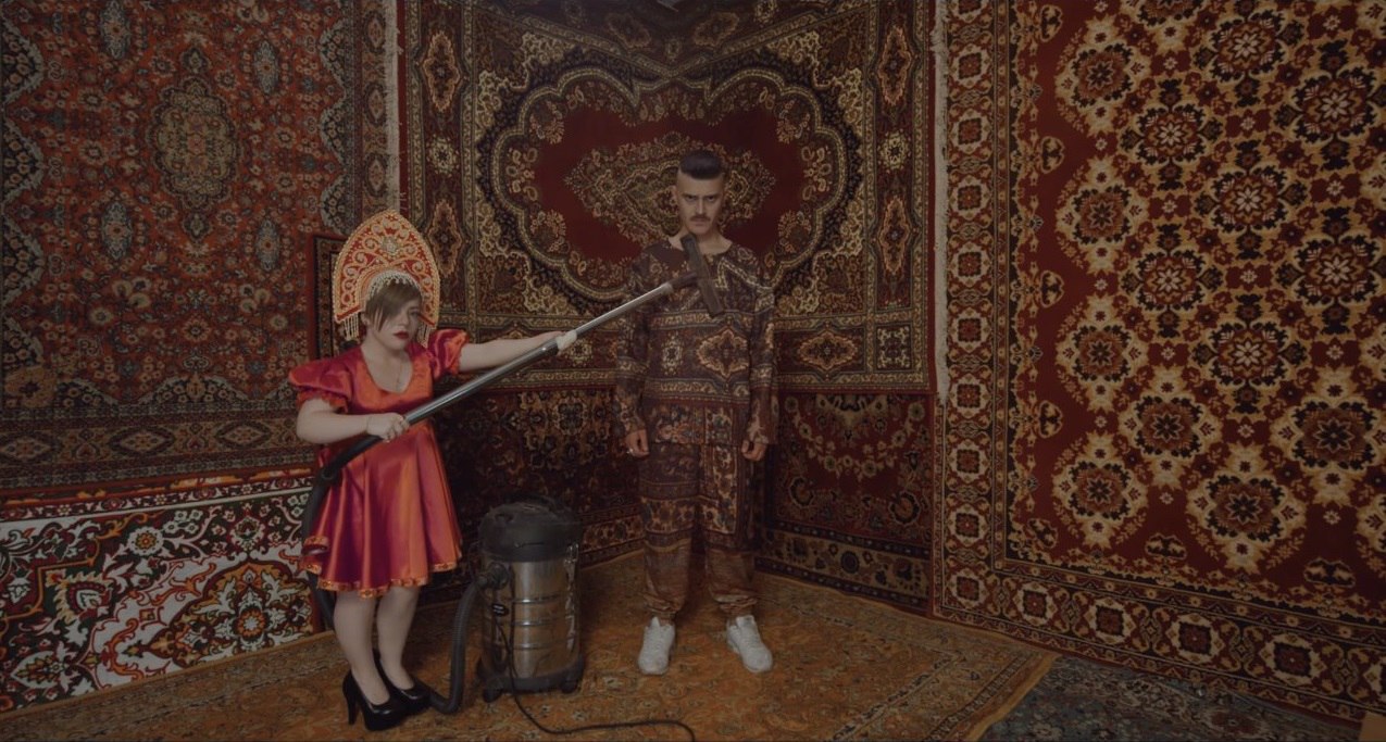 1275x683, 227 Kb / ковер, ковры, кокошник, пылесос, карлица, LITTLE BIG