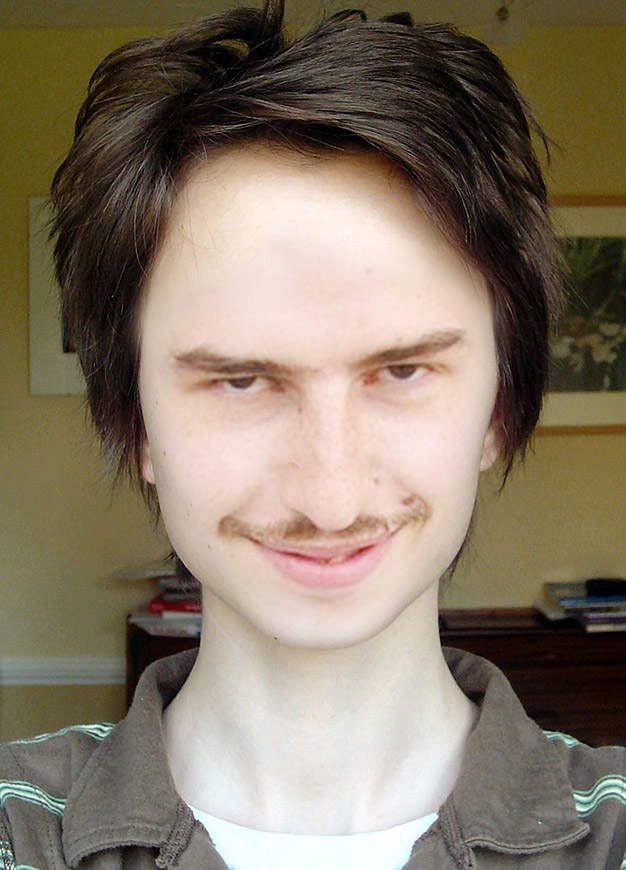 626x870, 67 Kb / чувак, усишки, ухмылка