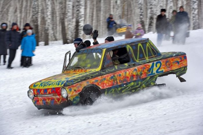 700x467, 67 Kb / санки, запорожец