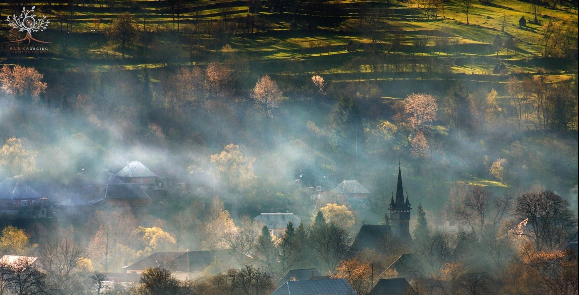 1157x589, 253 Kb / утро, туман, свет, шпиль