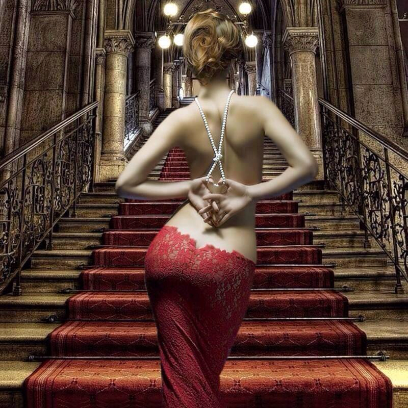 800x800, 593 Kb / лестница, ковер, дорожка, бусы, колонна, кружево