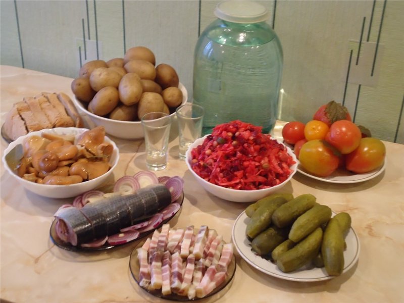 800x600, 76 Kb / Стол, закуска