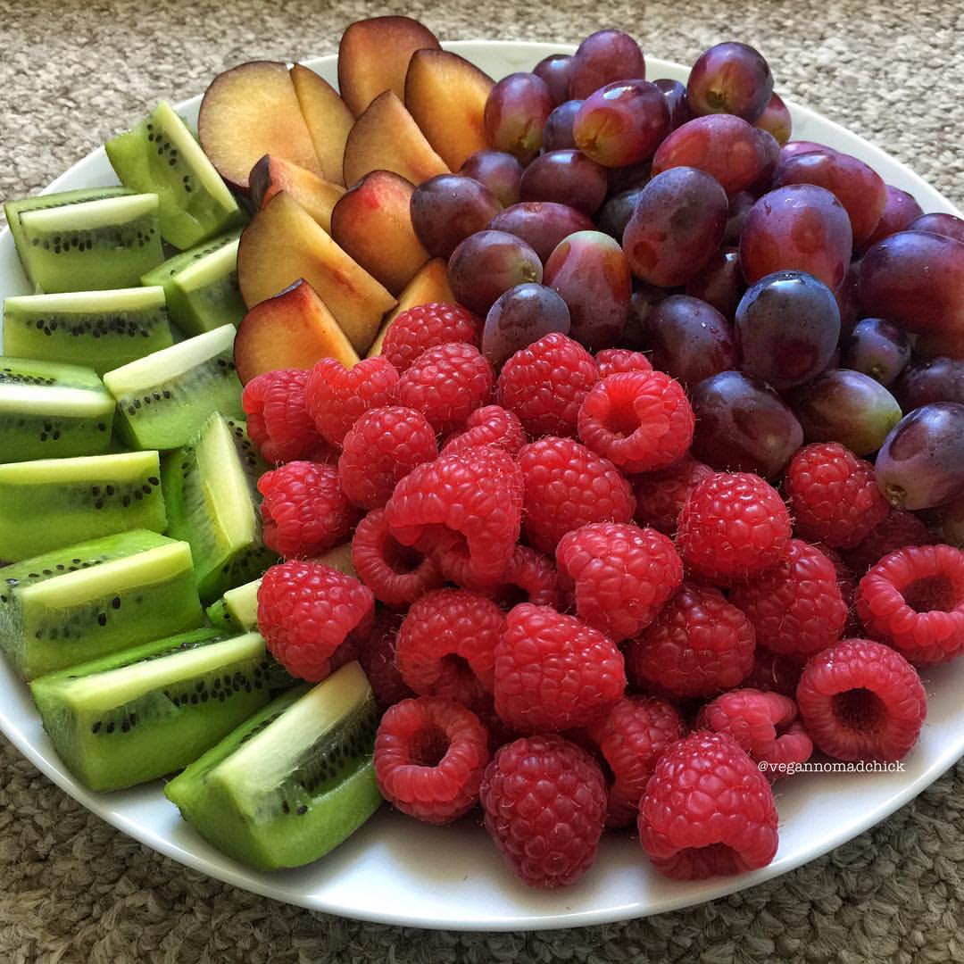 1080x1080, 135 Kb / фрукты, тарелка